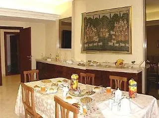 לינה וארוחת בוקר Kosher The In